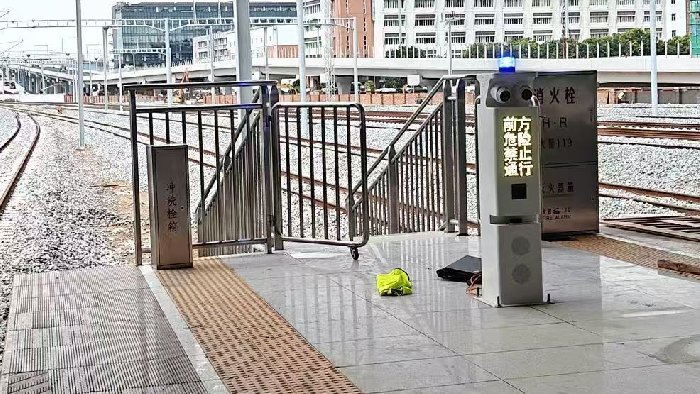 <b>铁路站台安全防护升级！人员越界即告警，杜绝安全隐患！</b>