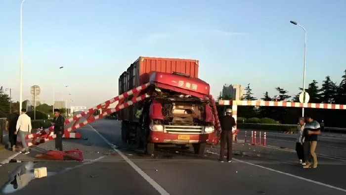 碰撞报警模块，在铁跨公立限高碰撞报警系统中，工作原理是这样！