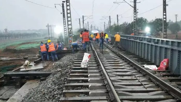 涉铁工程临时施工：为何需要警戒防护系统？便携式激光对射怎么样