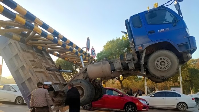 超高车辆碰撞预警系统：城市立交、高速公路与隧道的安全守护者
