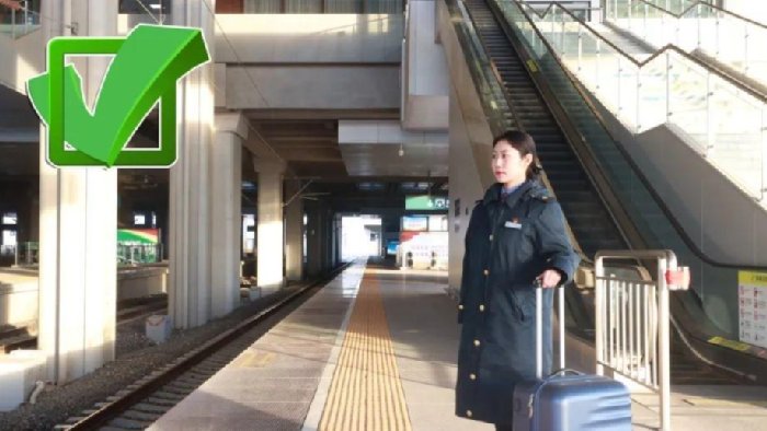 铁路站台安全很重要，防越线升降围栏系统，避免侵入轨道事故！