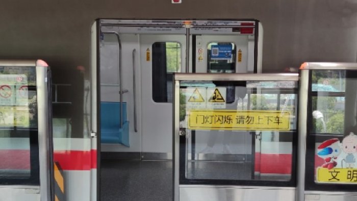 守护地铁运行安全，屏蔽门固态雷达技术，避免屏蔽门间隙夹人事故