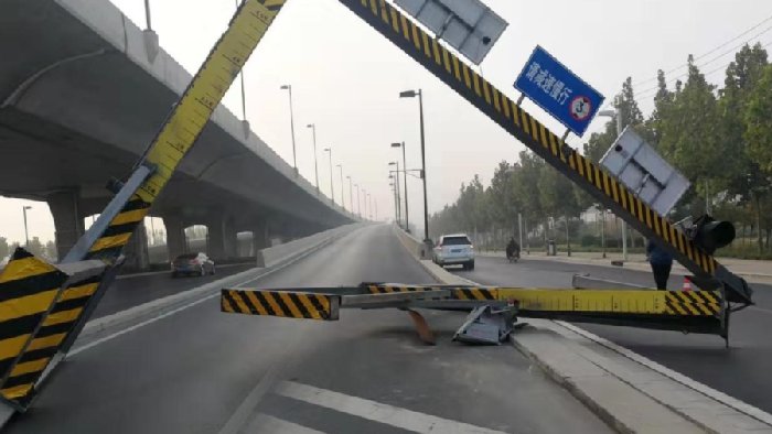守护安全，智慧前行：城市道路迎来超高车辆碰撞报警系统！