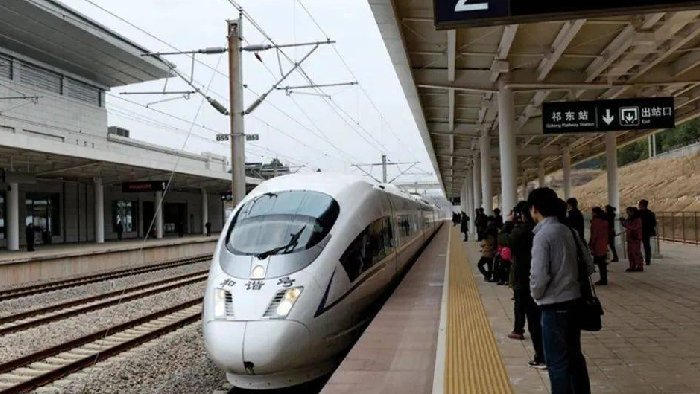 铁路站台如何预防乘客越过安全黄线，诸多安防手段，您选那个？