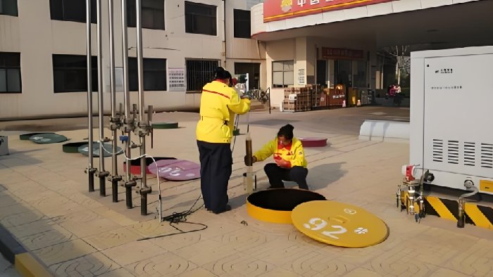 加油站防入侵破坏行为，可采用小范围区域微波雷达，探测立即报警