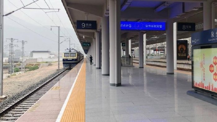 站台越线防护引导系统：以科技守护乘客安全，避免越线安全事故！