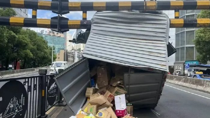 铁跨公立交桥梁限高碰撞报警系统，采用激光雷达，实现碰撞预警！