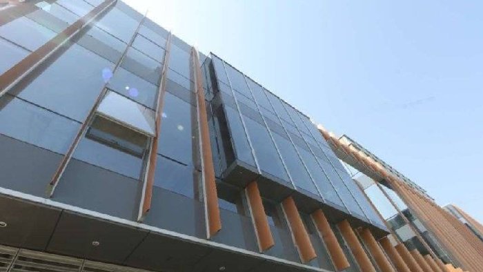 政府大楼被小偷入侵，如果安装入侵报警雷达，就可以避免物品损失