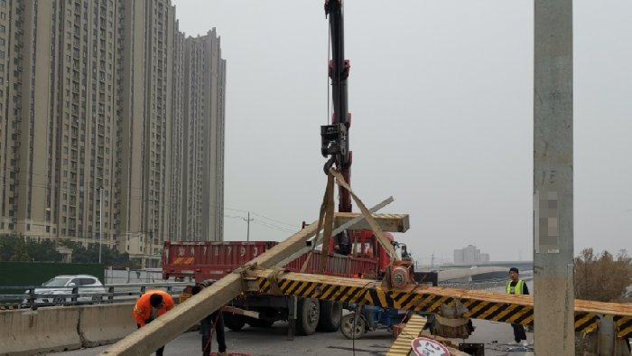铁跨公立交桥涵限高碰撞报警系统，守护铁路安全，智驭未来！