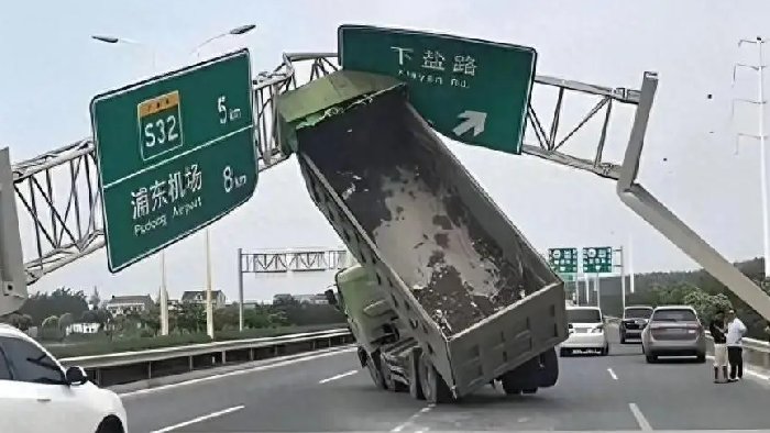 守护铁路线的宁静：平面激光雷达超高检测器，为铁路安全保驾护航