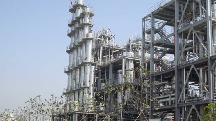 天然气阀室和石油化工厂，可以安装周界雷达，可定位多个入侵行为