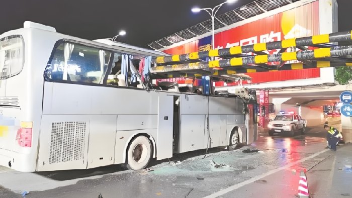 道路超高报警系统：有效避免超高车辆碰撞事故，为交通安全护航！