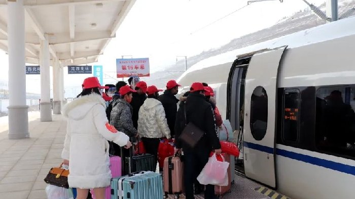 守护每一程平安，春运期间铁路站台端部报警系统，为安全保驾护航