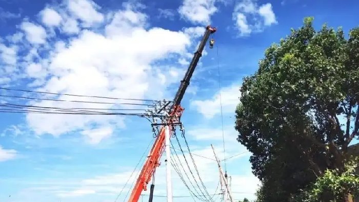 大型机械施工时，容易触碰高压线发生危险，如今防护手段再次升级