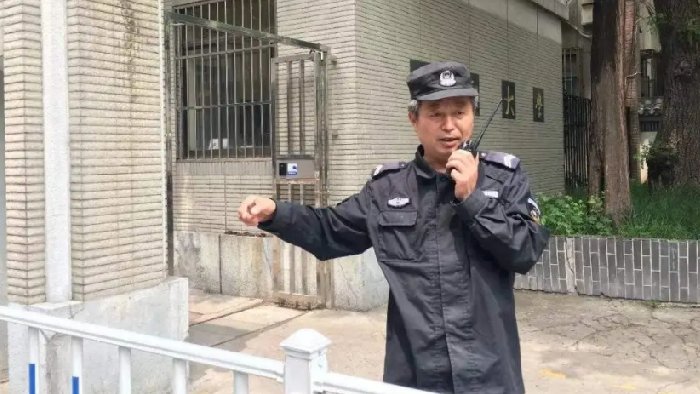 越来越多的居民小区，选择激光对射及电子围栏，布设入侵报警系统