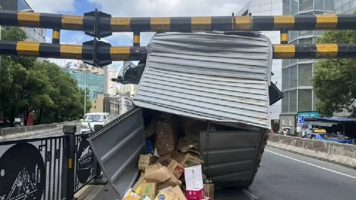 道路超高激光探测器，防范超高车辆碰撞限高，守护交通安全的利器