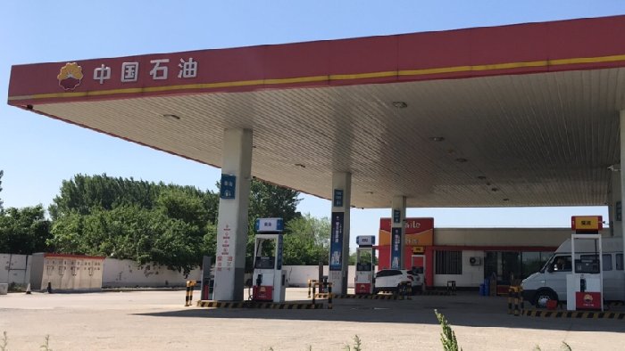 加油站防范入侵破坏行为，安装小范围区域微波雷达，探测入侵动态