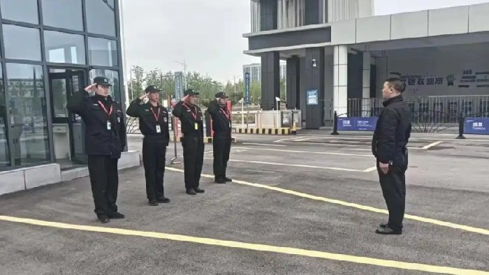 固定在地面的激光探测器，入侵行为及时报警，保障工厂安全！