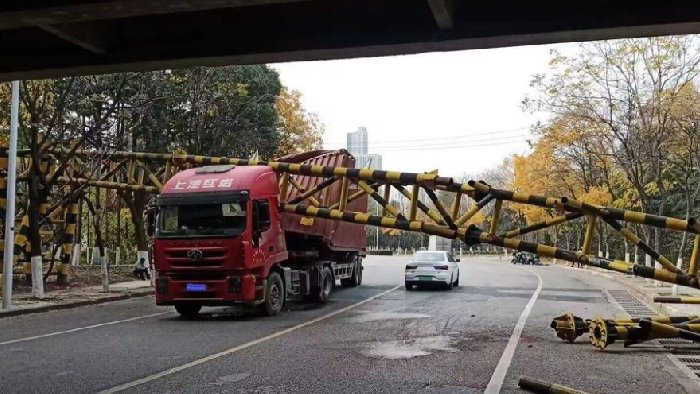 精准守护每一程：道路超高激光雷达探测器，防范超高货车碰撞事故