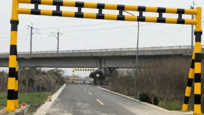 早预警快响应留证据，铁跨公限高架碰撞报警系统，护航铁路安全！