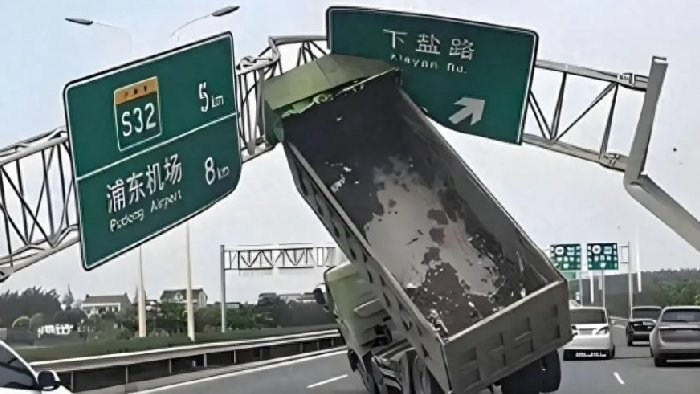 多起超高车辆事故敲响警钟，激光超高雷达探测器，避免事故发生！