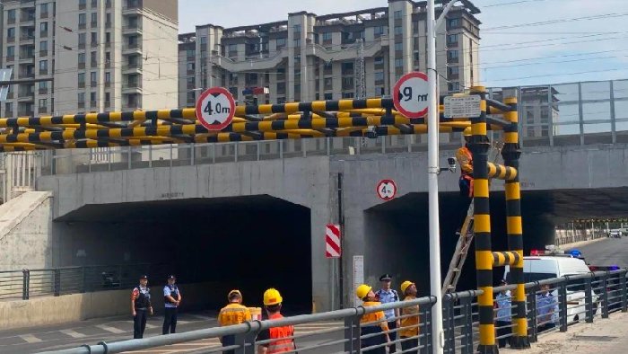 铁跨公立交桥涵超高碰撞报警系统，雷达探测防护，保障铁路安全！