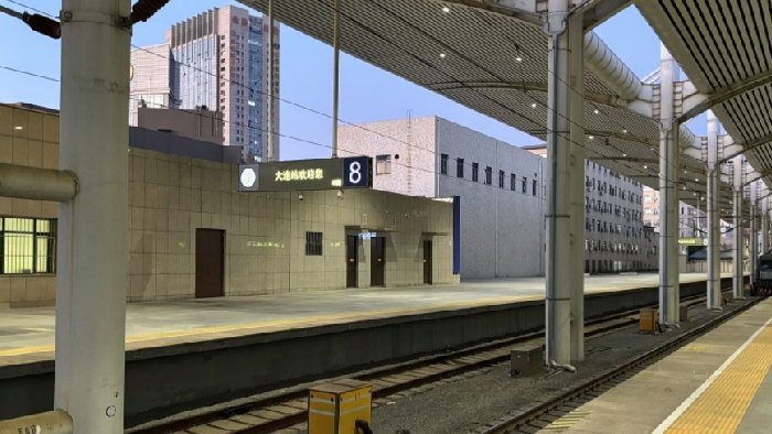 铁路站台端部防护智能预警，乘客靠近立即报警，解放人工效率高！