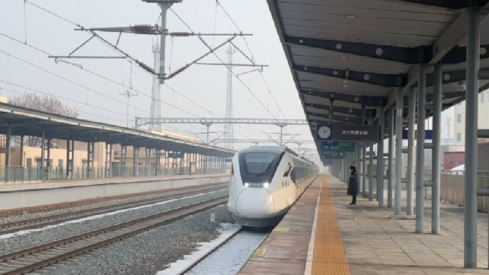 守护站台安全，站台安全黄线防越线报警系统，及时提醒乘客退回！