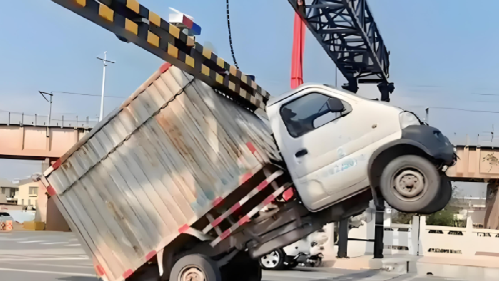 城市道路车辆限高，容易碰撞限高架，激光雷达超高检测器可以防范