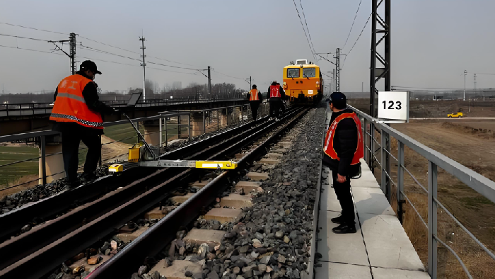 科技赋能铁路安全：便携式激光线性雷达为临时施工筑起生命防线