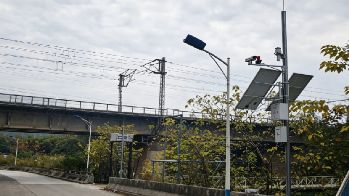 <b>守护路桥通行防线！铁跨公立交桥涵及限高防护架碰撞报警系统解决方案</b>