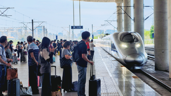 <b>科技护航出行路，飞天光电智能系统筑牢高铁站台安全防线</b>