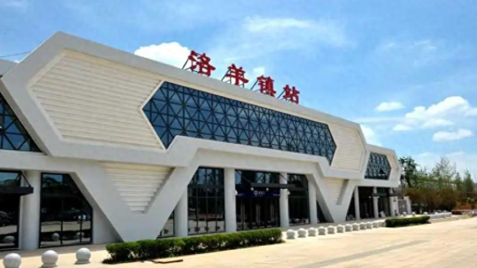 云南昆明火車站敲響警鐘:列車接近報警系統守護鐵路施工生命線